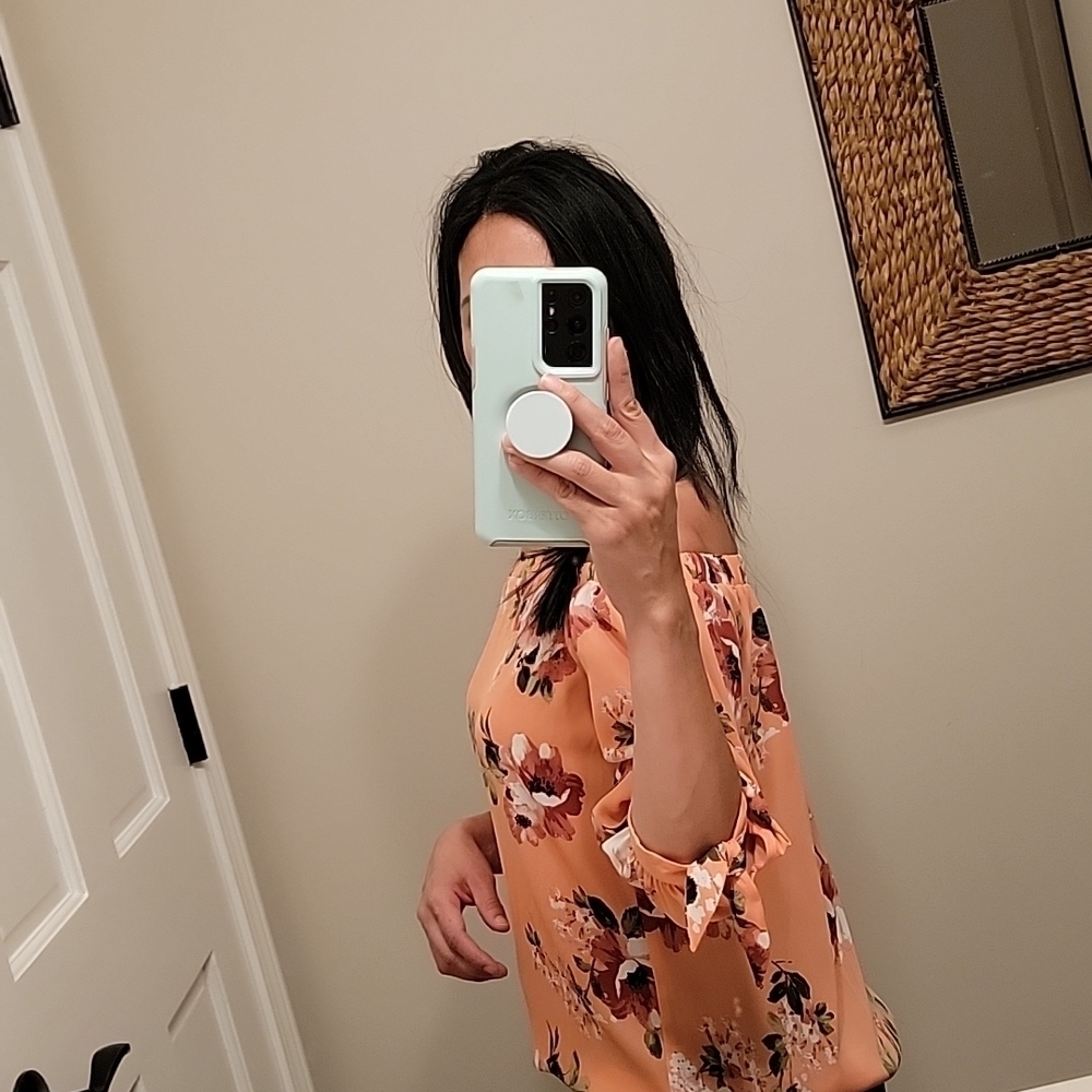 Off The Shoulder Blouse - Picture 2 of 4